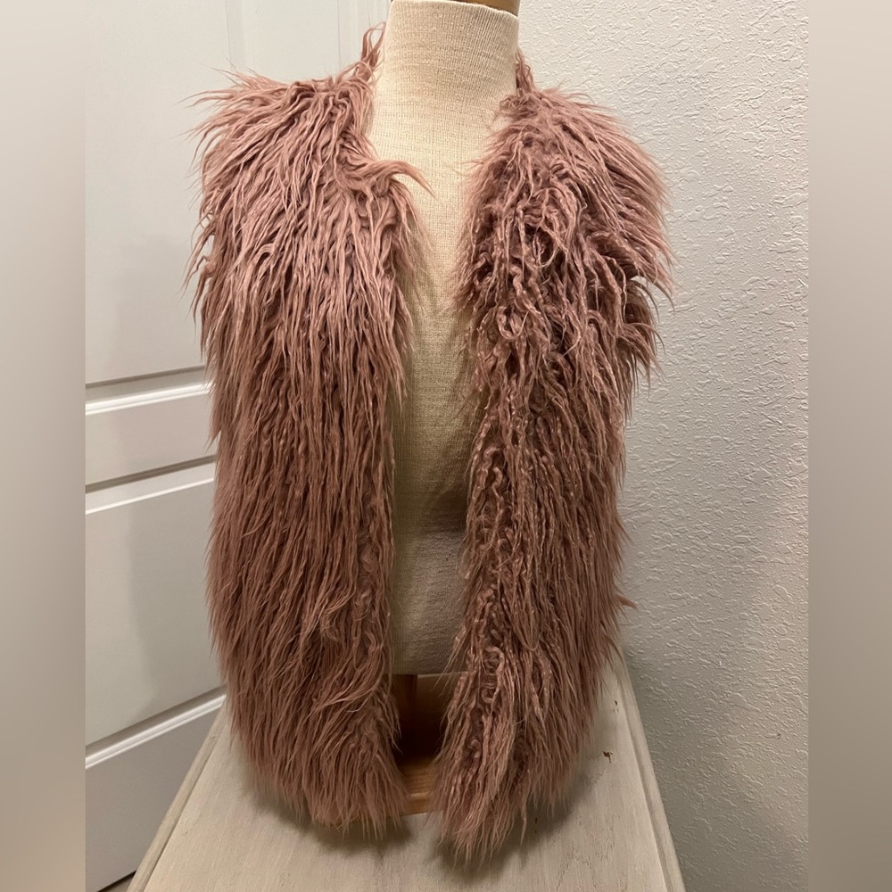 Ladies Pink faux fur vest